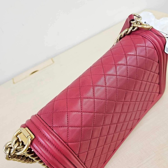 Chanel le boy - Picture 1 of 15